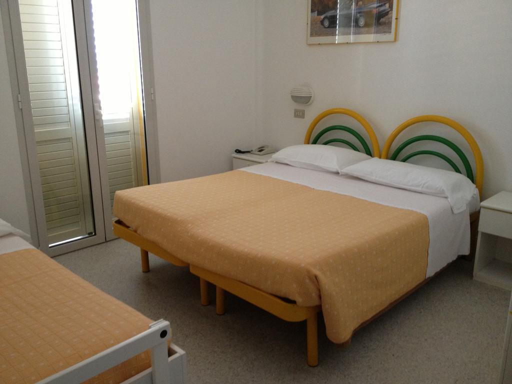 Hotel Vienna Senigallia Szoba fotó